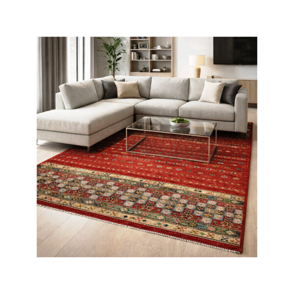 Salotto con tappeto Khorjin, divano e tavolino