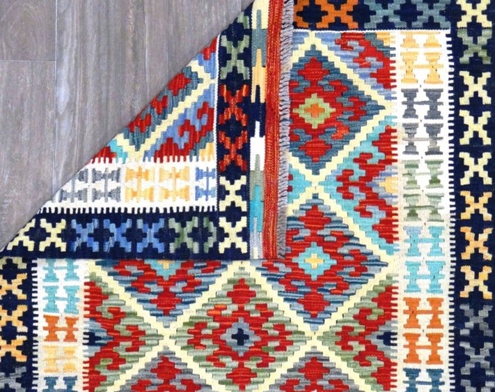 tappeto contemporaneo stile classico kilim